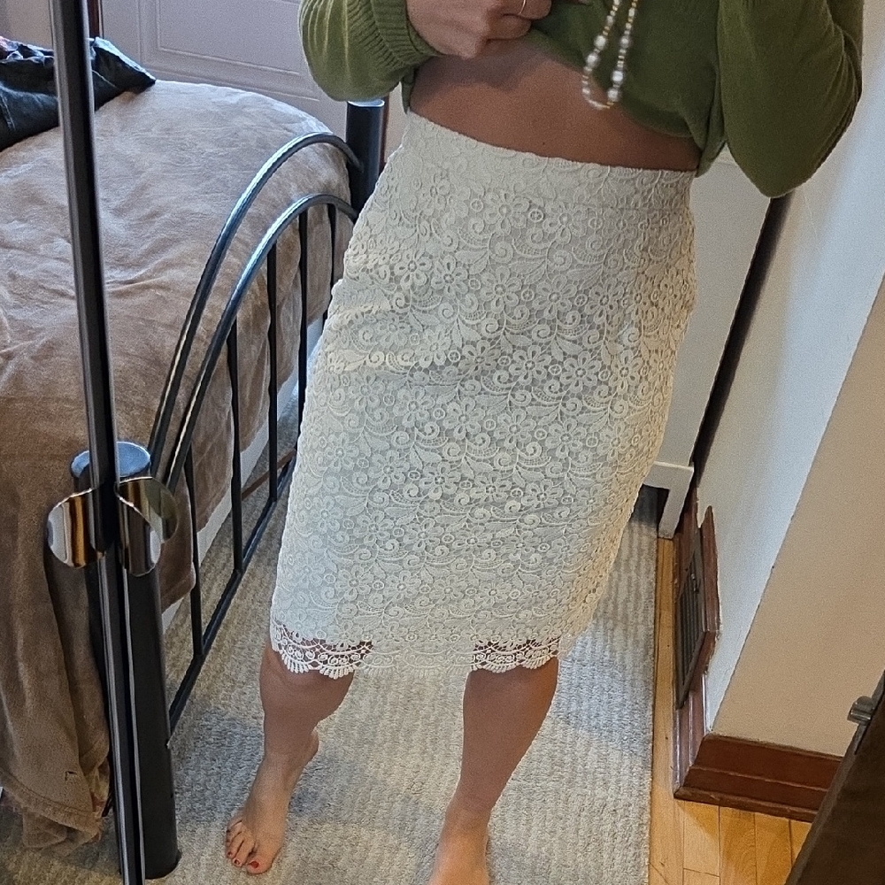 Uniqlo White Lace Pencil Skirt